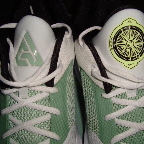 NEW Nike Zoom Freak 4 Coastline Volt DJ6149-100 Men's Sz. 11.5 Giannis NIB Greek - Picture 4 of 13